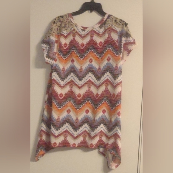 Absolutely Famous Colorful Chevron Pattern Top Size Large - Picture 4 of 9